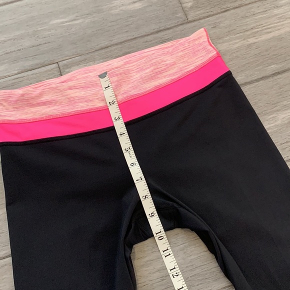 Lululemon Inspire Crop II
Black / Wee Are From Space Parfait Pink Sz 6 - Picture 9 of 17
